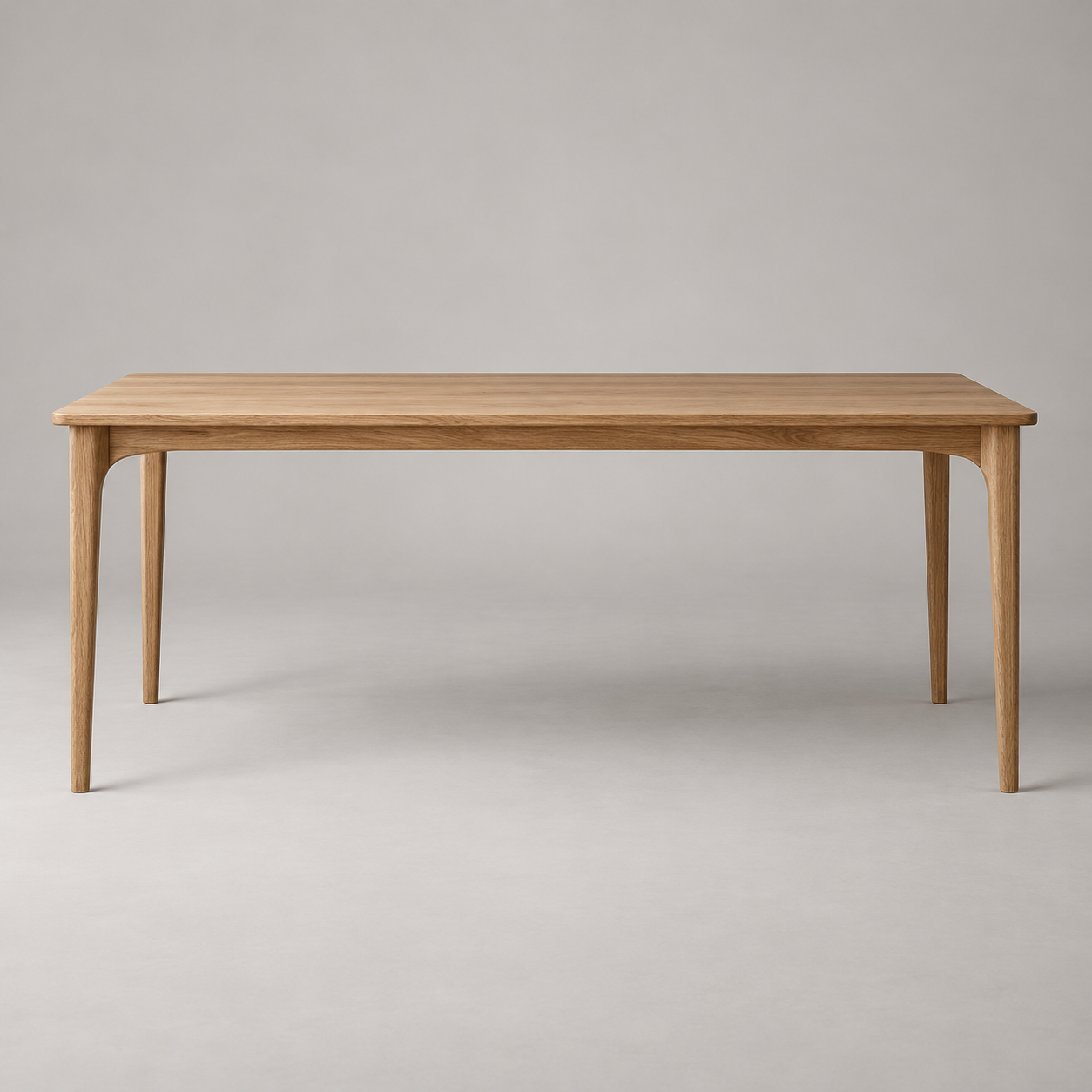 Mesa de madera sobre fondo claro